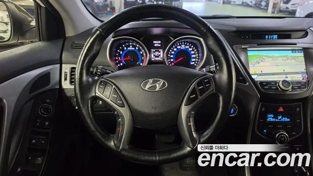 Hyundai AVANTE 2014 — фото 11