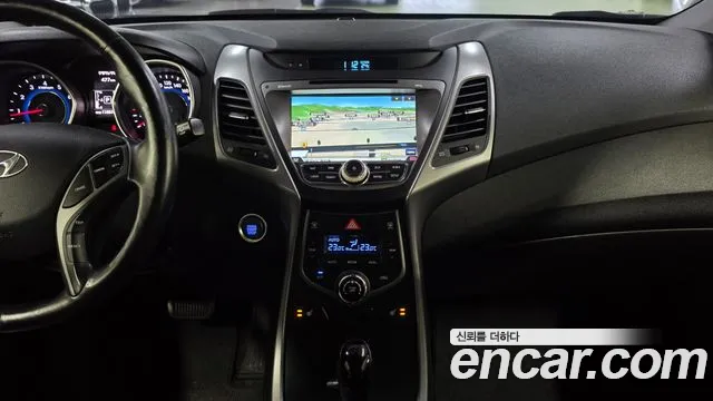 Hyundai AVANTE 2014 — фото 14