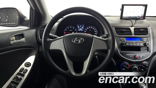 Hyundai Accent 2011 — фото 13