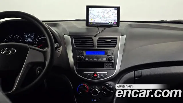 Hyundai Accent 2011 — фото 14