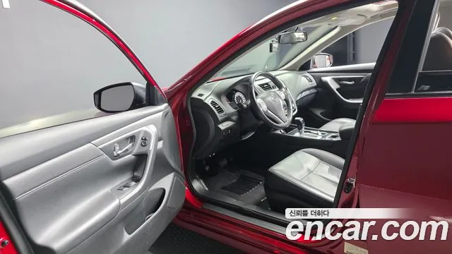 Nissan Altima 2018 — фото 10