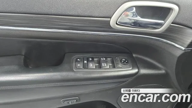 Jeep Cherokee 2019 — фото 17