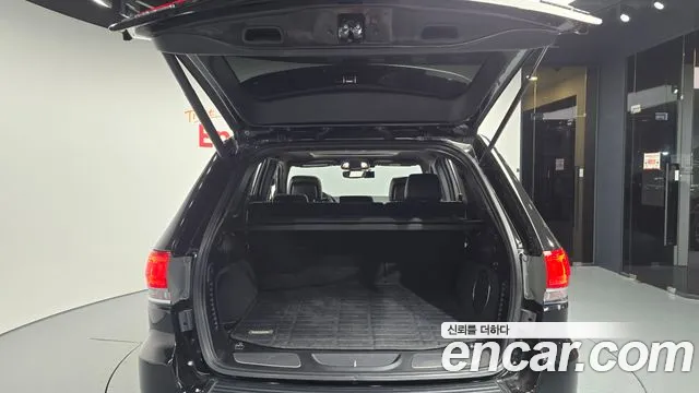 Jeep Cherokee 2019 — фото 20