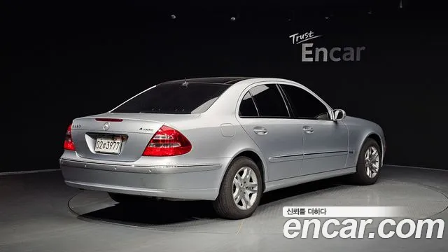 Mercedes-Benz E-Class 2005 — фото 2
