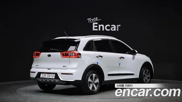 Kia Niro 2017 — фото 2