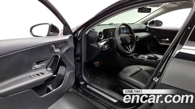 Mercedes-Benz A-Class 2019 — фото 10