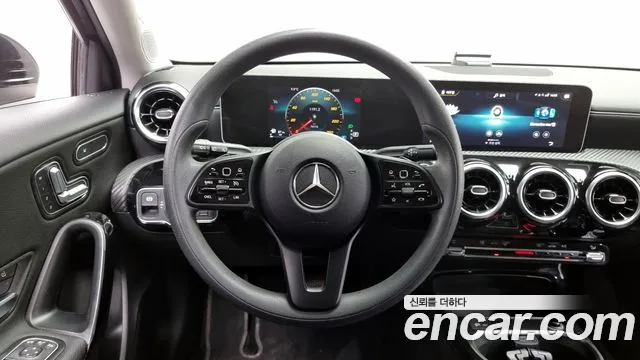 Mercedes-Benz A-Class 2019 — фото 13