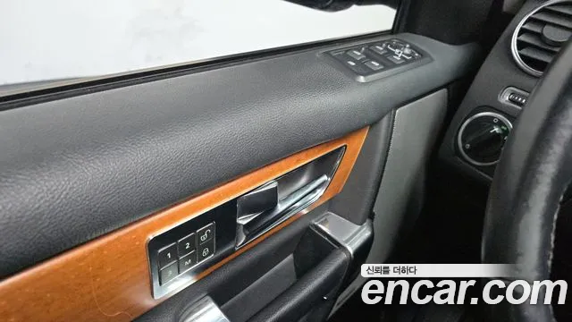Land Rover Discovery 2013 — фото 17