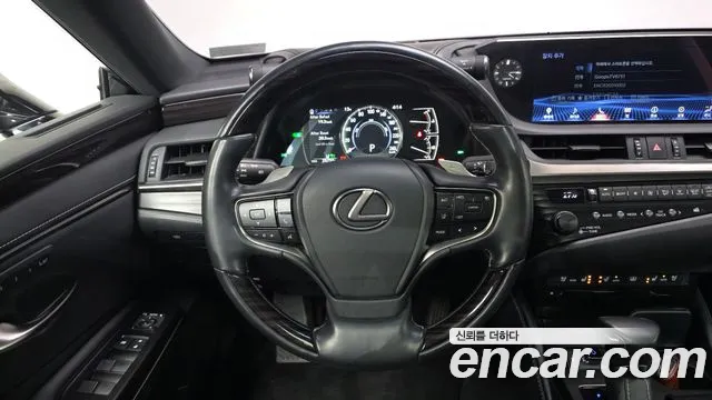 Lexus ES 2020 — фото 13