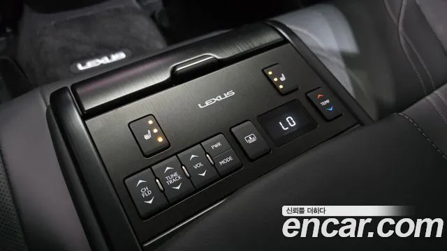 Lexus ES 2020 — фото 19