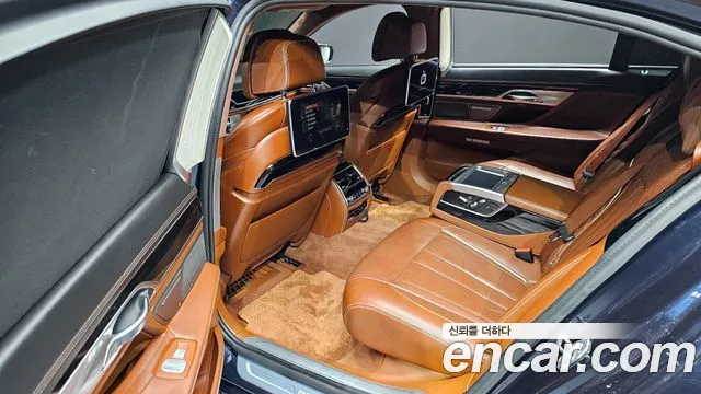 BMW 7-Series 2016 — фото 12