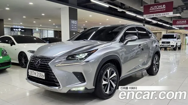 Lexus NX 2021 — фото 1