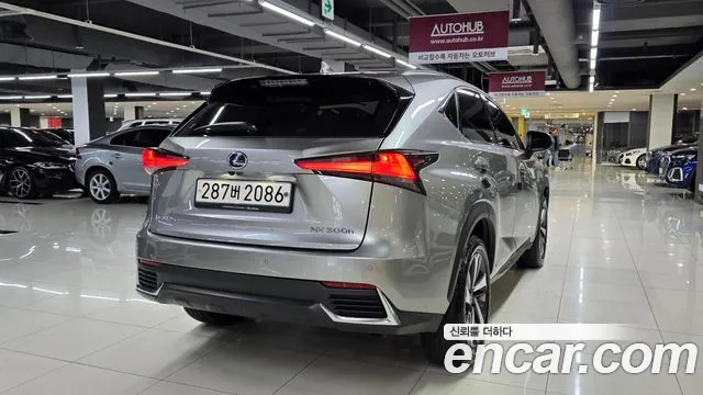 Lexus NX 2021 — фото 8