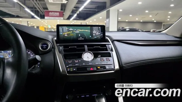 Lexus NX 2021 — фото 13