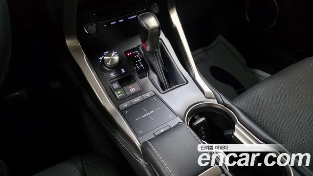 Lexus NX 2021 — фото 15
