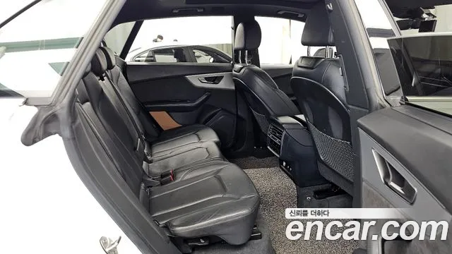 Audi Q8 2020 — фото 12