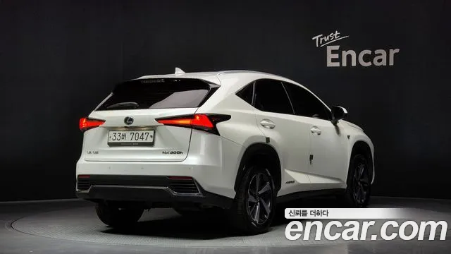 Lexus NX 2018 — фото 2