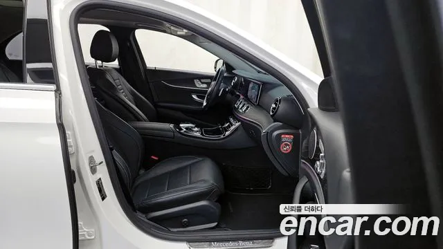 Mercedes-Benz E-Class 2017 — фото 11