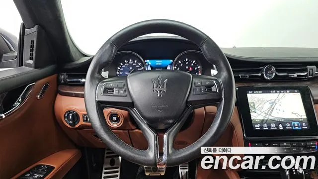 Maserati Quattroporte 2017 — фото 13