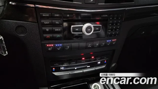 Mercedes-Benz E-Class 2012 — фото 16