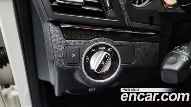 Mercedes-Benz E-Class 2012 — фото 17
