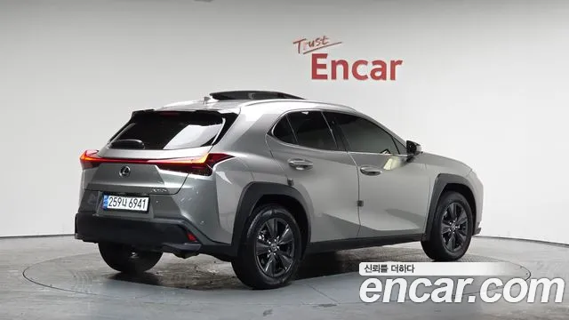 Lexus UX 2024 — фото 1