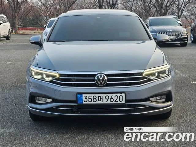 Volkswagen Passat 2022 — фото 1