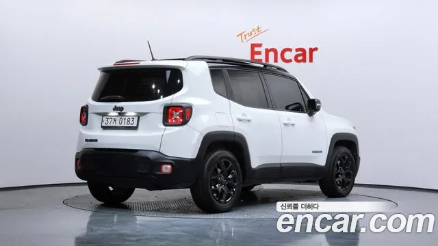 Jeep Renegade 2016 — фото 2