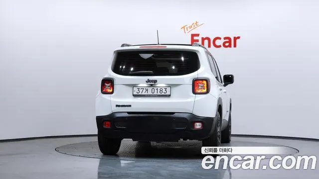 Jeep Renegade 2016 — фото 4