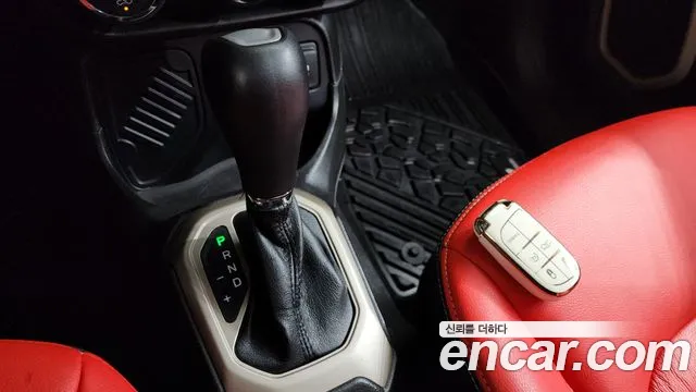 Jeep Renegade 2016 — фото 9