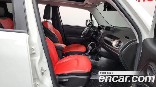Jeep Renegade 2016 — фото 11