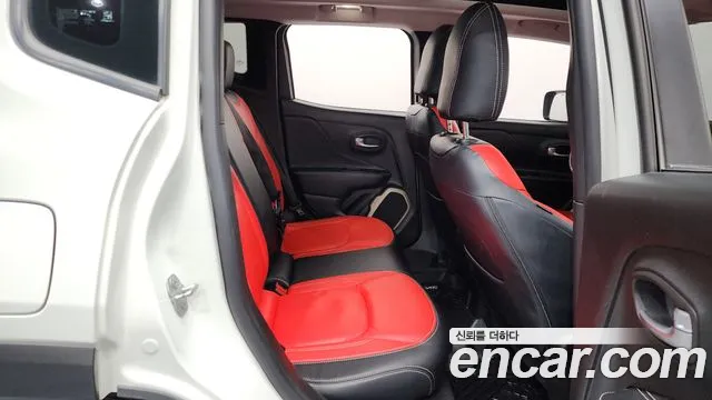 Jeep Renegade 2016 — фото 12
