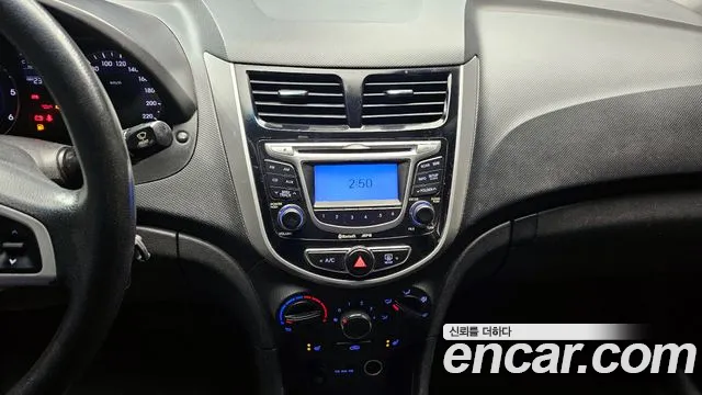 Hyundai Accent 2012 — фото 15
