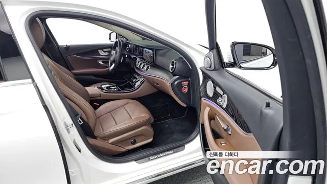 Mercedes-Benz E-Class 2018 — фото 11