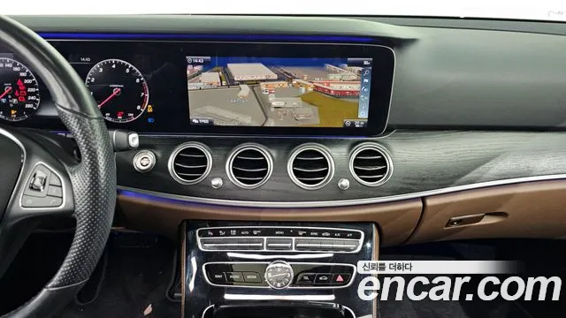 Mercedes-Benz E-Class 2018 — фото 13