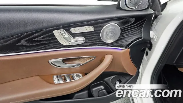 Mercedes-Benz E-Class 2018 — фото 18