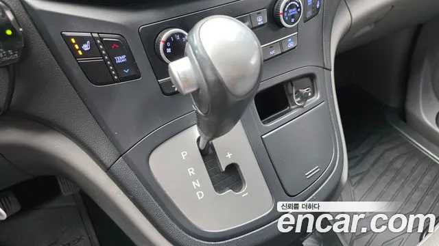 Hyundai Starex 2016 — фото 9