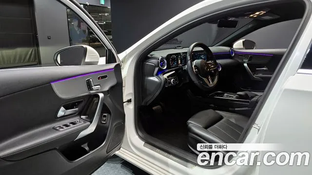 Mercedes-Benz A-Class 2023 — фото 11