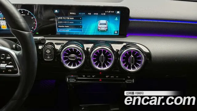 Mercedes-Benz A-Class 2023 — фото 16