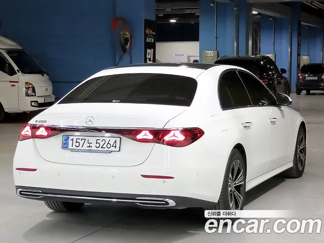 Mercedes-Benz E-Class 2025 — фото 4