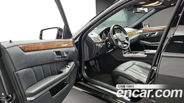 Mercedes-Benz E-Class 2016 — фото 11