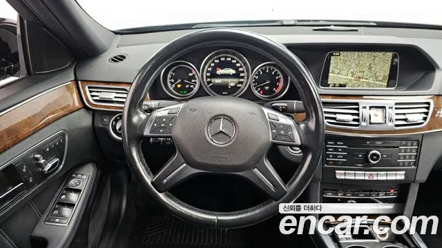Mercedes-Benz E-Class 2016 — фото 13