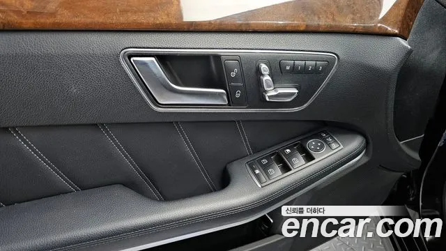 Mercedes-Benz E-Class 2016 — фото 20