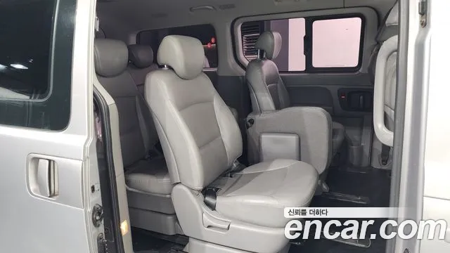 Hyundai Starex 2016 — фото 12