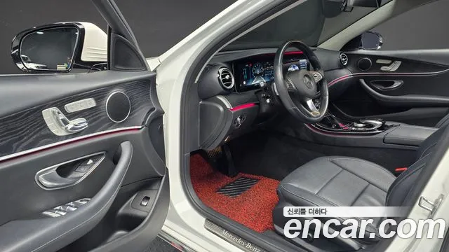 Mercedes-Benz E-Class 2017 — фото 11