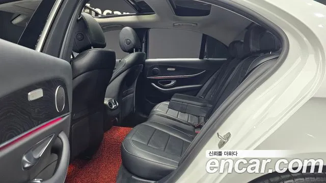 Mercedes-Benz E-Class 2017 — фото 12