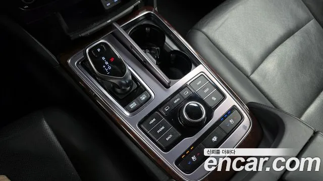 Hyundai Equus 2014 — фото 9