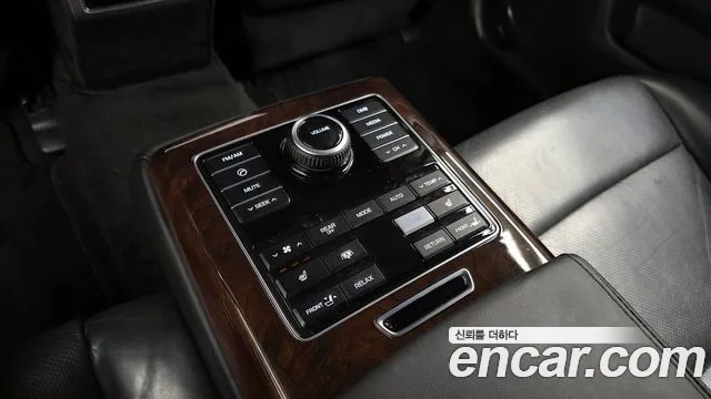 Hyundai Equus 2014 — фото 18