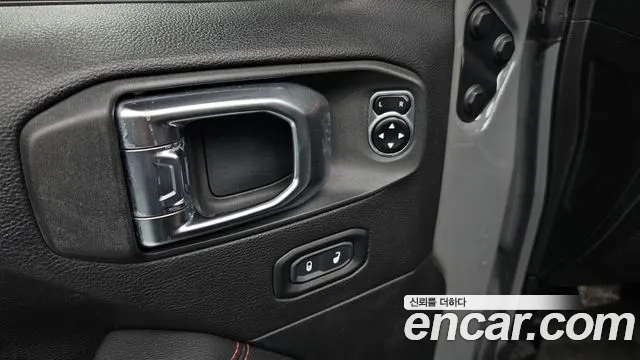 Jeep Wrangler 2019 — фото 18