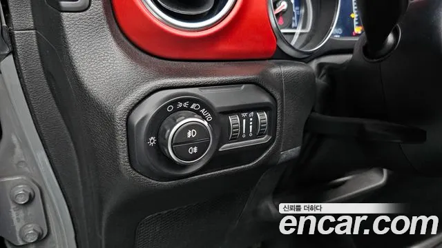 Jeep Wrangler 2019 — фото 19